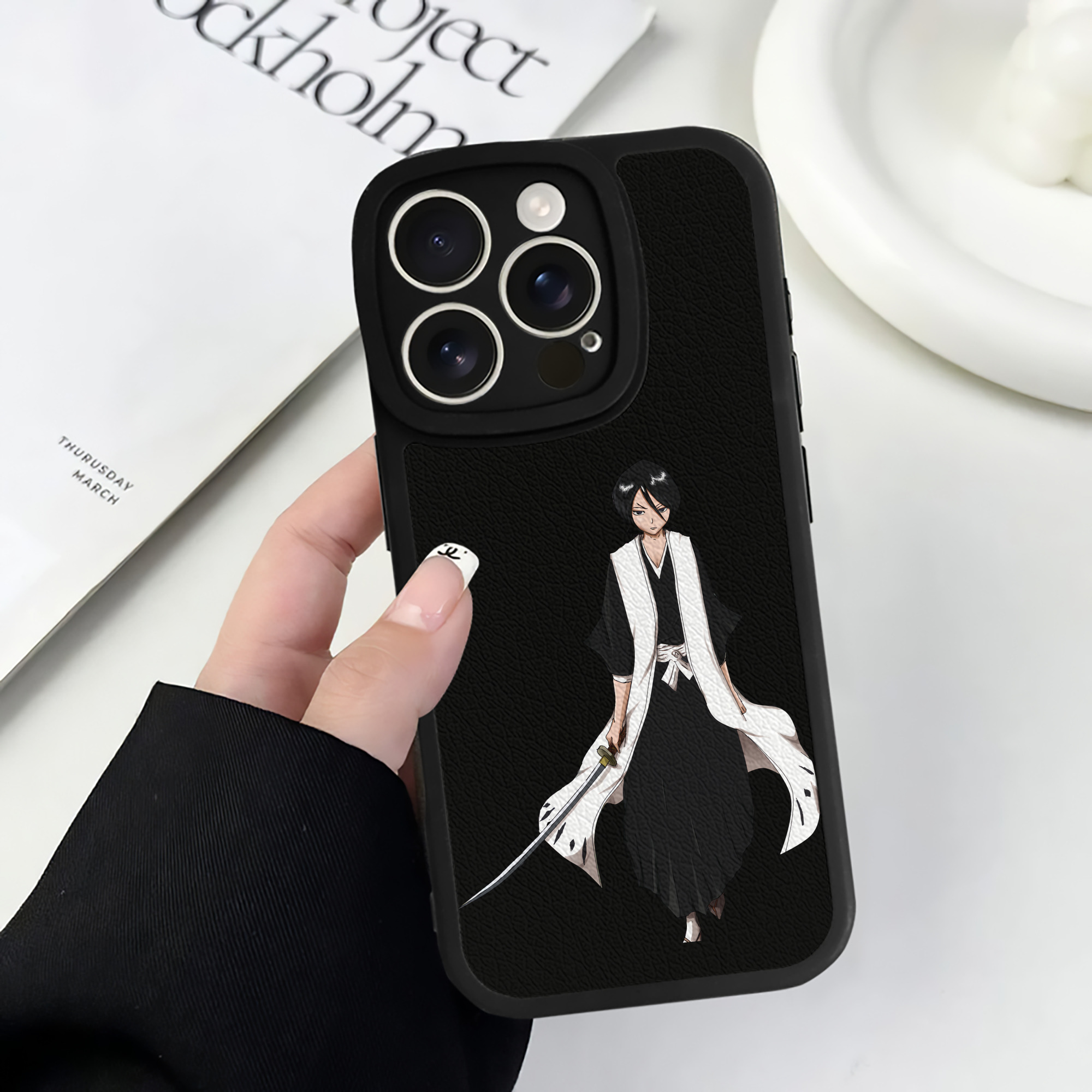 （画像用） ブリーチ 朽木ルキア BLEACH Kuchiki Rukia 【iPhone 16シリーズ対応】シリコンスマホケース（レザー調） 材質：シリコン
